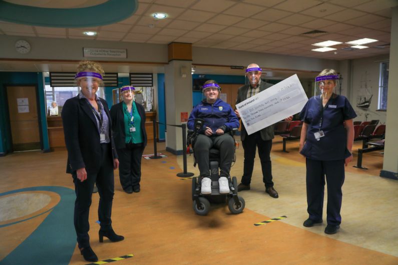 Ian O’Connell presents cheque for over €19,000 to UHK’s Intensive Care Unit