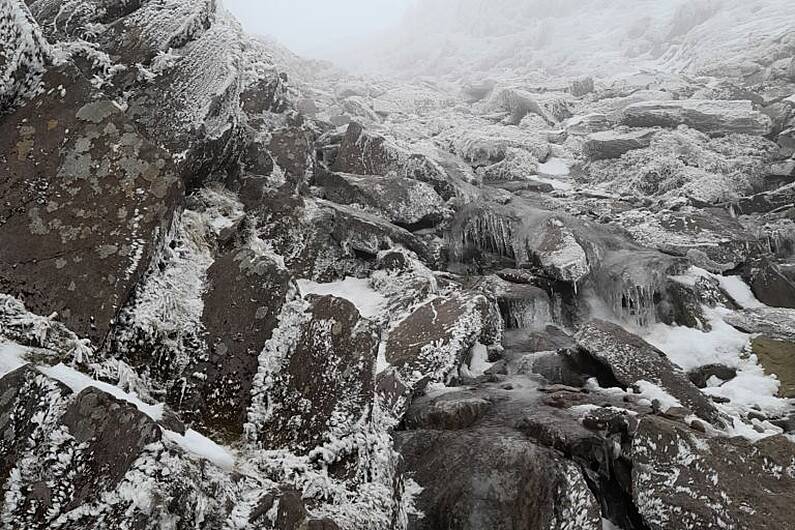 Man airlifted to hospital after injuring leg on Carrauntoohill