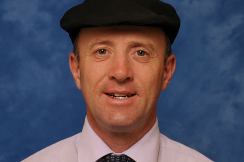 Dáil suspended after Deputy Micheal Healy-Rae refuses to take his seat during heated row