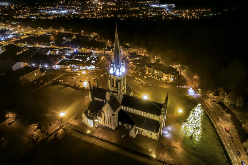 100-year-old tree in Killarney to remain lit up until end of month as gesture of hope