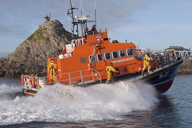 Fenit RNLI responds to report of upturned kayaks