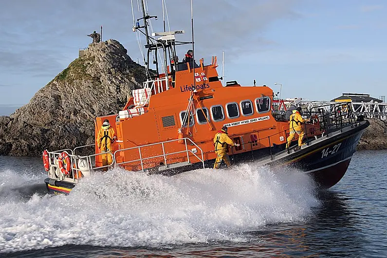 Yacht suffering engine difficulty towed to safety in Tralee Bay