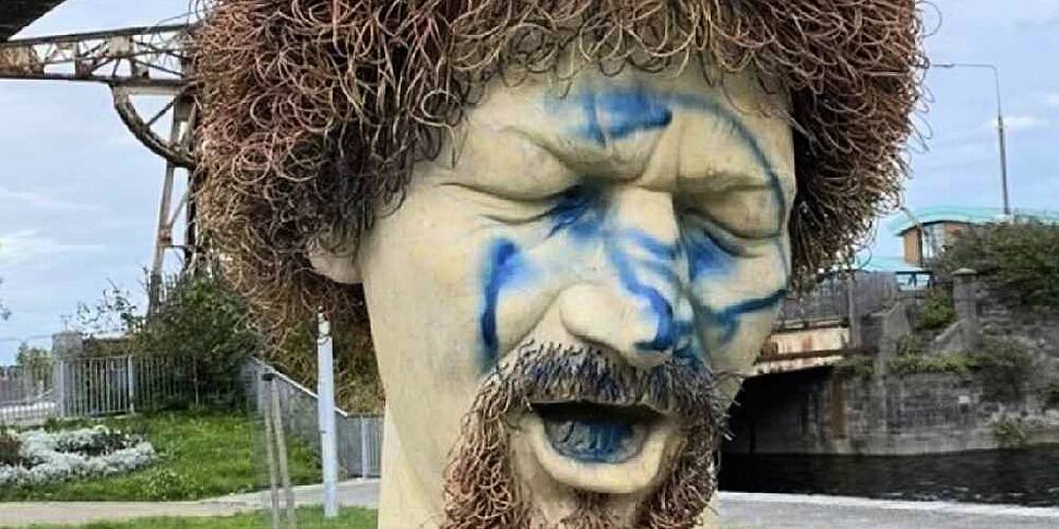 Luke Kelly statue vandalised a...