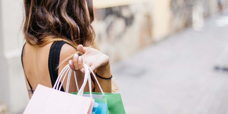 Irish shoppers to spend €400 t...