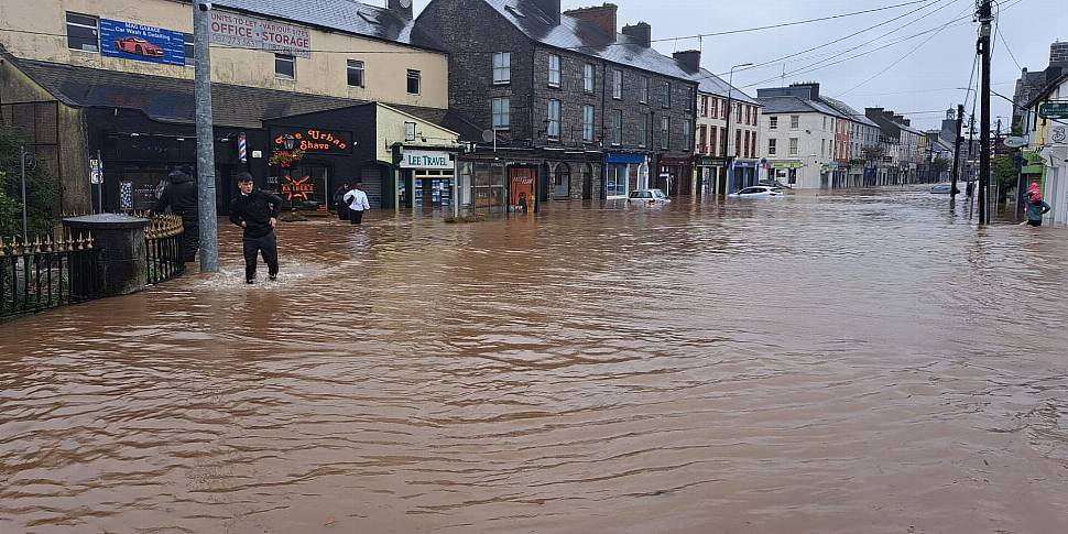 Flood hit residents in Midleto...