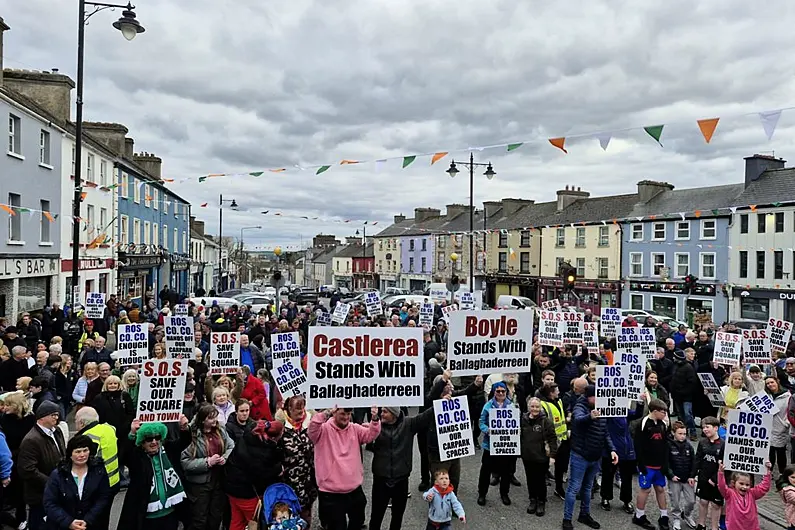 LISTEN AND WATCH: 500 people attend rally in Ballagh, as TD claims public realm plan can be changed