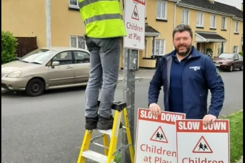 Longford Councillor welcomes new speed safety signs in estates