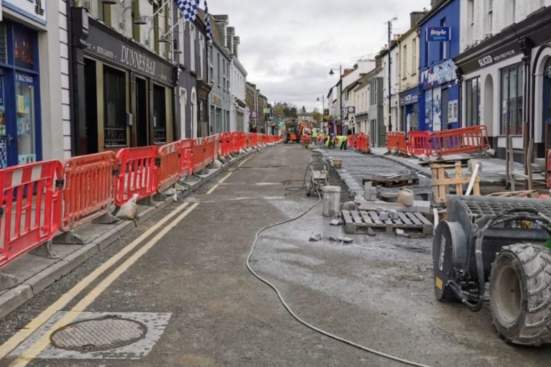 Carrick-on-Shannon traders delight as Main Street re-opens for Christmas period