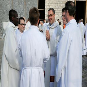 French Priests To Have A Scannable Card GoLoud Player   35b6f01ee69a593ba3e15f81c8dcfffb 