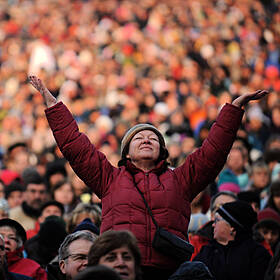 A Thanksgiving mix: Songs of joy and gratitude Image