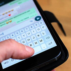 People Are Losing Their Minds Over This Very Cool WhatsApp Hack Image