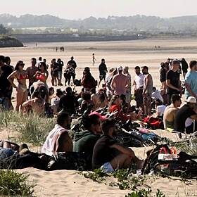 Public Call For Shutdown Of Beaches As Large Crowds Congregate Image