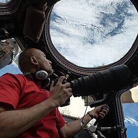 The Next 500 Years - Engineering Life to Reach New Worlds Image