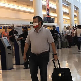 Ted Cruz Criticised For 'Photo Opportunities' In Texas After Controversial Cancun Trip Image