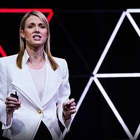 You may be accidentally investing in cigarette companies | Bronwyn King Image