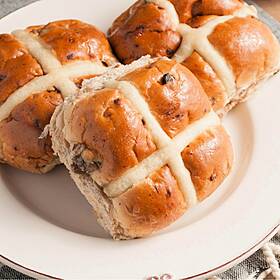 Hot Cross Buns, And A Grand Auld Stretch Image