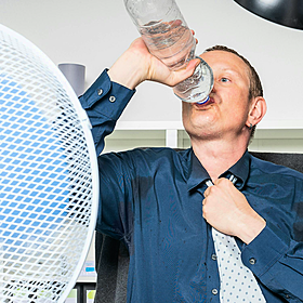 Calls for legally defined temperature limits in the workplace Image