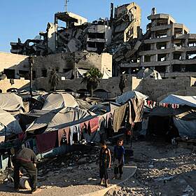 Israeli strikes in Gaza continue following declaration of man-made famine Image
