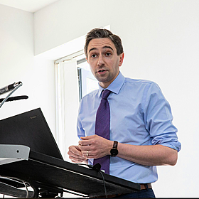Minister Simon Harris on the record participation in retrofit upskilling Image
