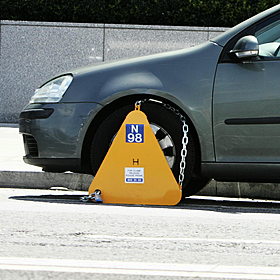 Should clamping be banned in the country? Image