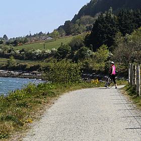 Pedestrians and cyclists urged to “Be Sound” to each other on shared greenways Image