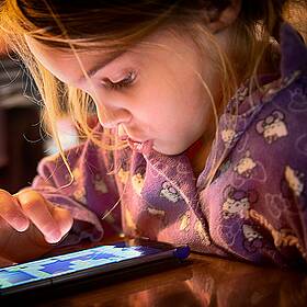 Father Reveals LIVE On Air That 8 Year Old Daughter Has Snapchat Account! Image