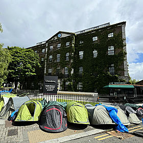 Should asylum seekers pay to stay in Ireland? Image