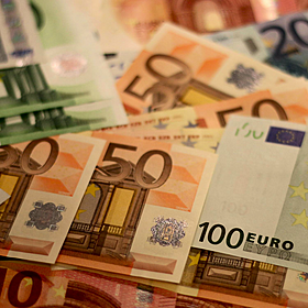 Protests over returning €3,000 college contribution fee Image