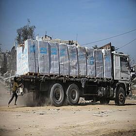 How can we donate medical aid to war zones? Image