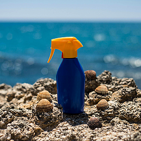 Concerns about the anti-sunscreen trend sweeping social media Image