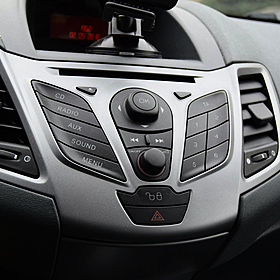 Should cars ditch touchscreens and go back to buttons? Image