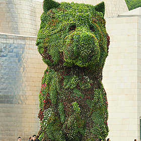 The story behind Jeff Koons’ garden sculpture Image