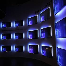 Tech With Jess: A review of the Philips Ambilight TV Image