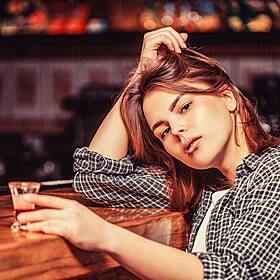 "I Had A Drunken 1 Night Stand & She Just Sent Me A Terrifying Text" Image