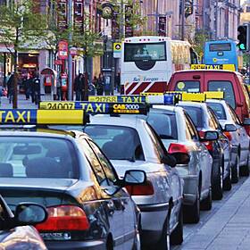 Taxi drivers not accepting card payments 'baffling' to passengers Image