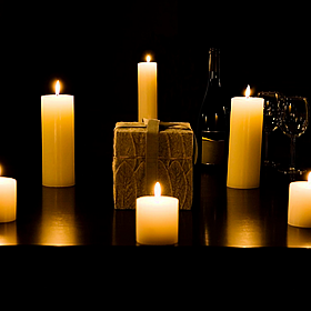 What is the best gift to bring to dinner parties this Christmas? Image