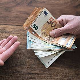 Shops and cafes could be forced by law to accept cash payment Image