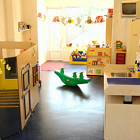 Childcare providers pulling out of Government scheme over fee freeze Image