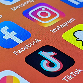 Should under 16s be banned from social media? Image