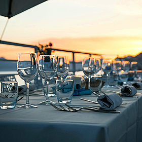 How much time do you spend at a restaurant? Image