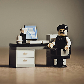 Why has pretending to have a job become popular in China? Image