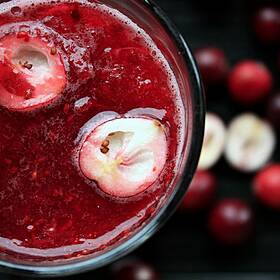 Fact or Fable: Can cranberry juice prevent UTIs? Image