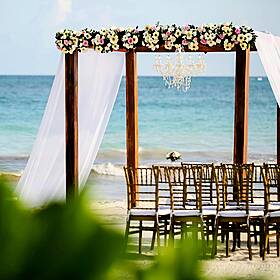 How to plan a destination wedding with Tara Fay Image