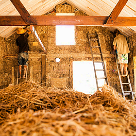 How to build a straw house Image