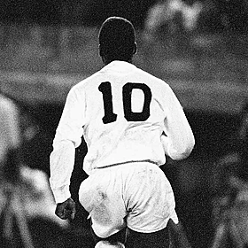 Soccer's Sinatra: Pele in Dalymount Park Image