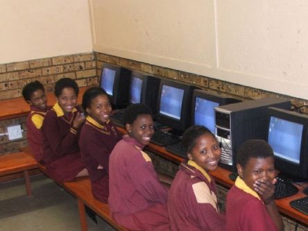 Low-cost software for schools turns one computer into 10