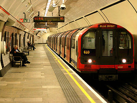 London Tube dumps mobile phone coverage plans