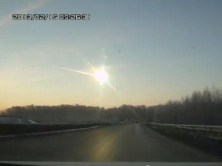 Videos capture meteor that injured more than 700 people in Russia (videos)
