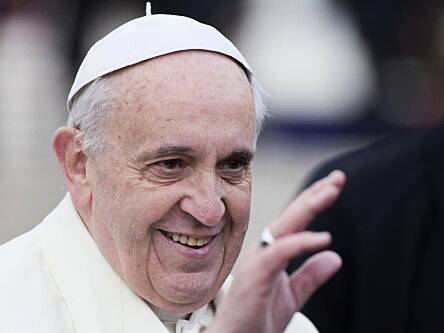 Pope proclaims the internet is a ‘gift from God’ – social media is good too!