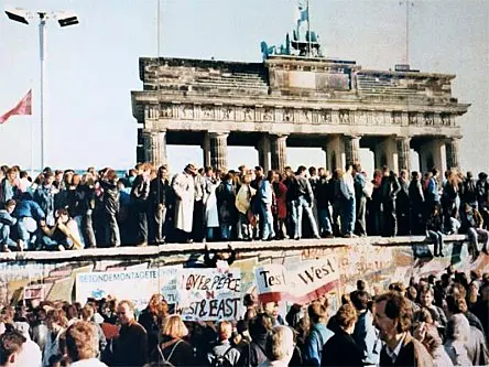 Google marks 25th anniversary of fall of Berlin Wall with video doodle